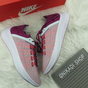 Nike Flyknit EXP X14 Sneakers